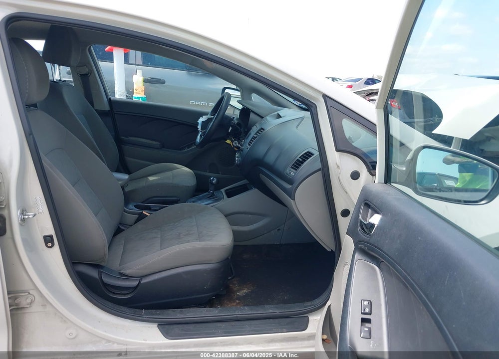 2015 KIA FORTE VIN: KNAFK4A63F5415143