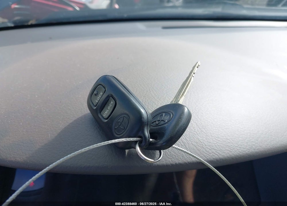 2005 TOYOTA COROLLA LE VIN: 1NXBR32E95Z398930
