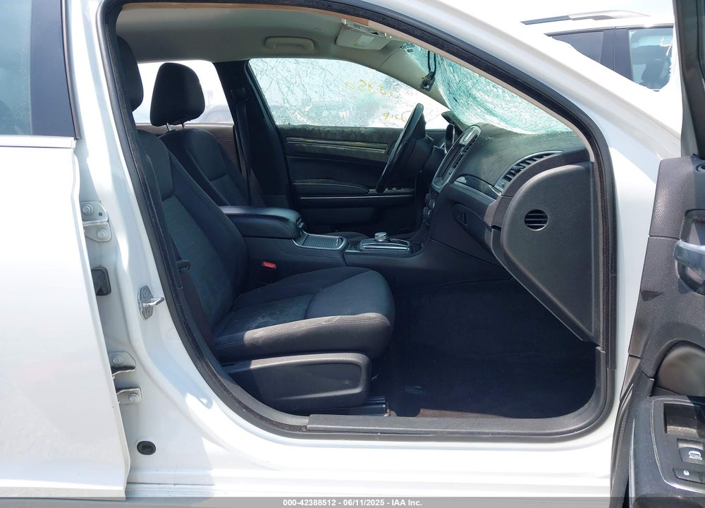 2018 CHRYSLER 300 VIN: 2C3CCAAG3JH250131