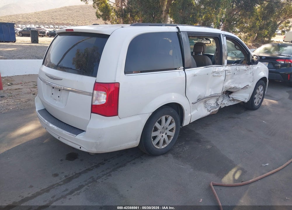 2014 CHRYSLER TOWN & COUNTRY VIN: 2C4RC1BG3ER112965