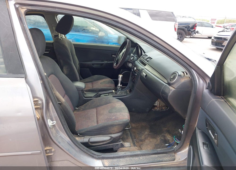 2005 MAZDA 3 S VIN: JM1BK123951256977