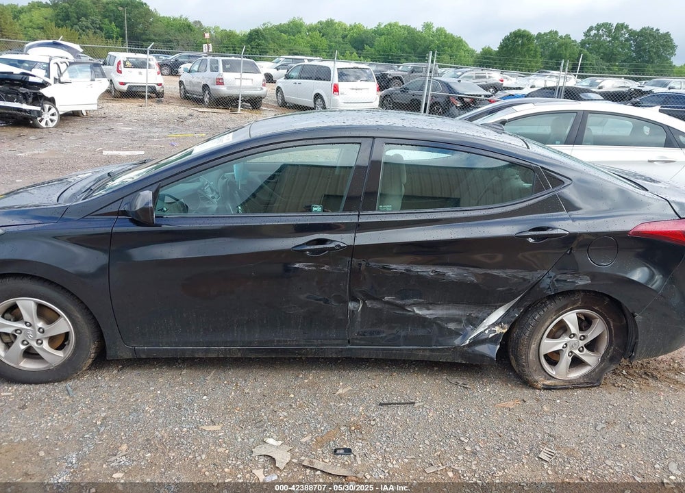 2015 HYUNDAI ELANTRA VIN: 5NPDH4AE7FH589958