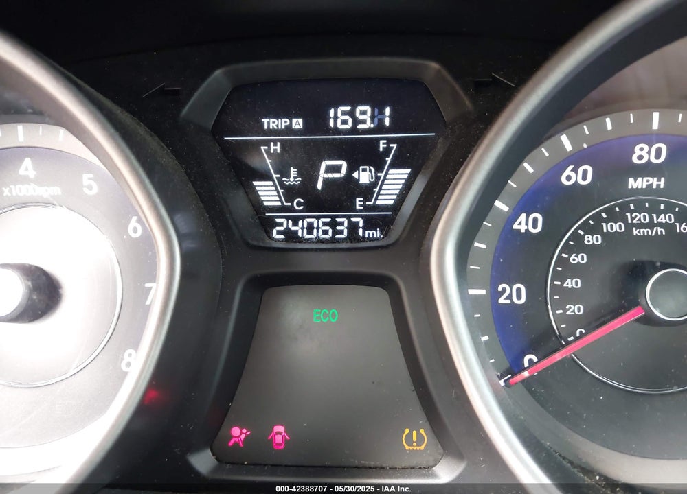 2015 HYUNDAI ELANTRA VIN: 5NPDH4AE7FH589958
