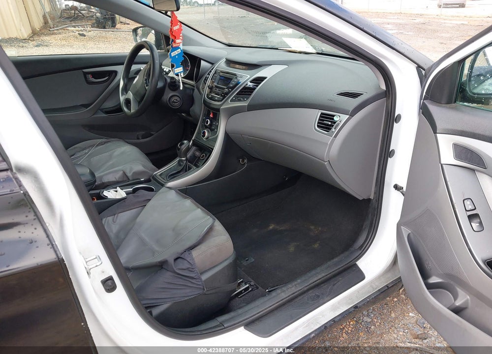 2015 HYUNDAI ELANTRA VIN: 5NPDH4AE7FH589958