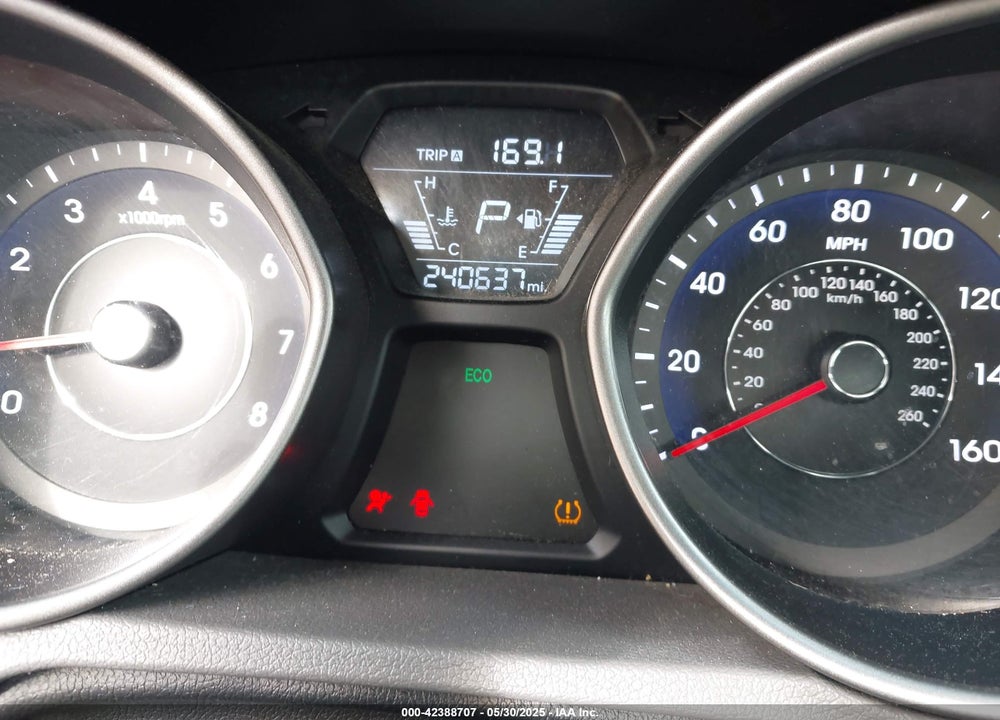 2015 HYUNDAI ELANTRA VIN: 5NPDH4AE7FH589958