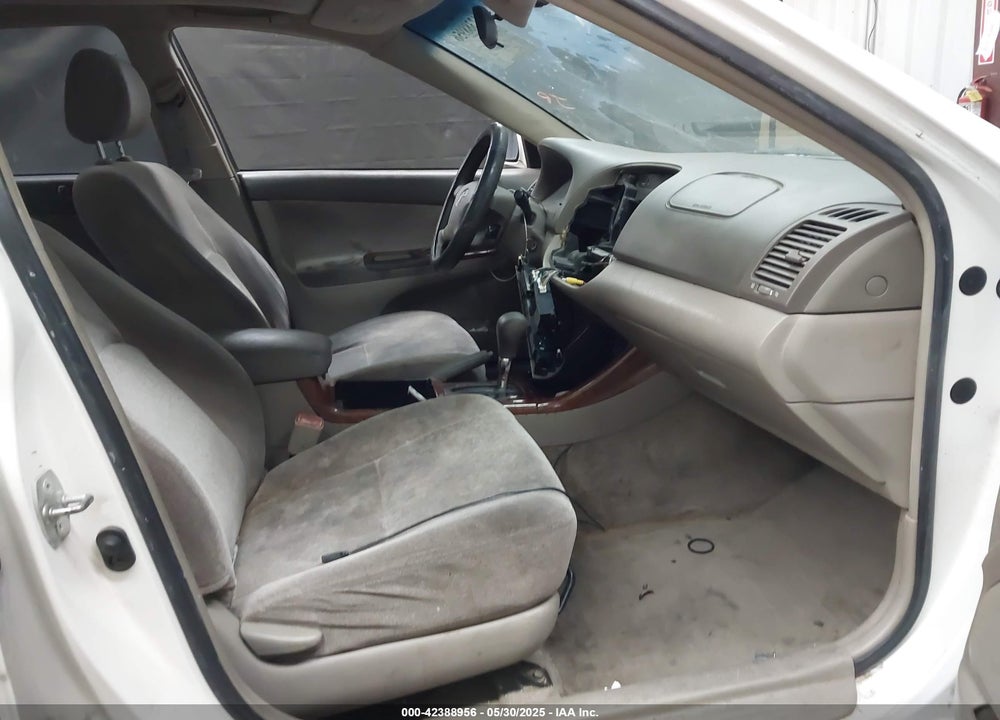 2004 TOYOTA CAMRY LE VIN: JTDBE32K140273061