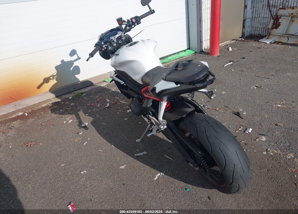 2018 TRIUMPH MOTORCYCLE STREET TRIPLE R VIN: SMTA414D2JT834607