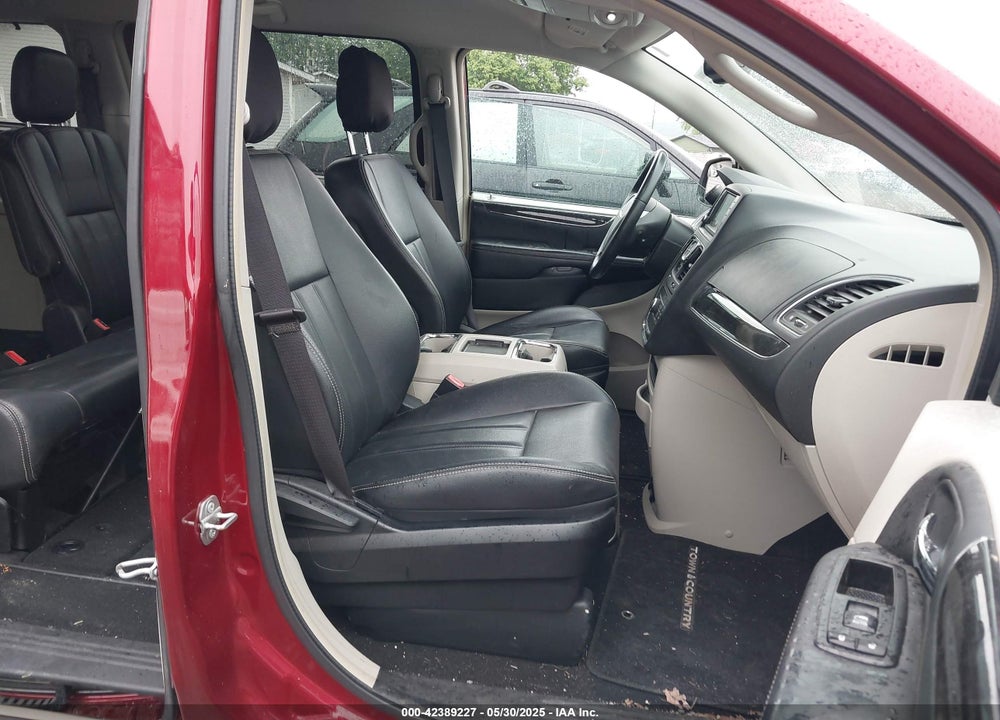 2015 CHRYSLER TOWN & COUNTRY VIN: 2C4RC1BG8FR697950