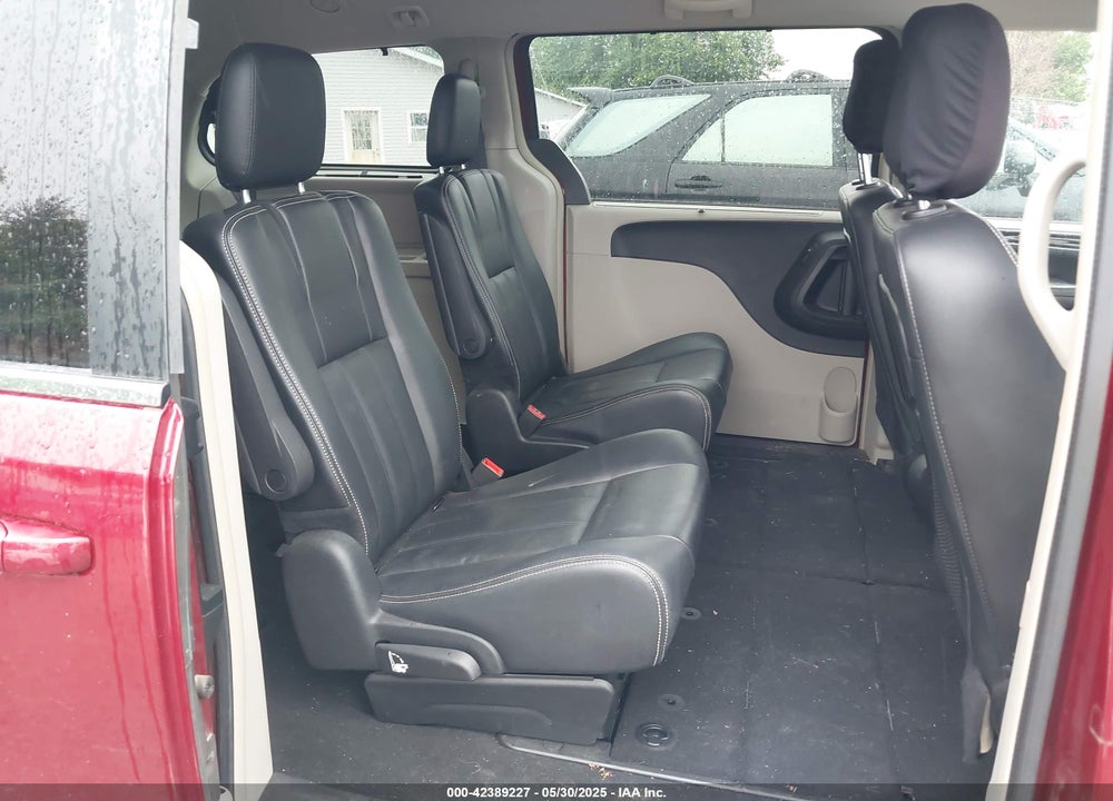 2015 CHRYSLER TOWN & COUNTRY VIN: 2C4RC1BG8FR697950