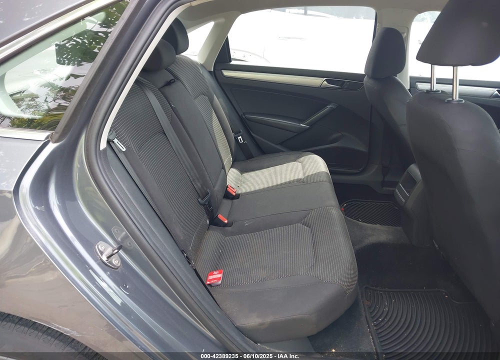 2017 VOLKSWAGEN PASSAT S VIN: 1VWAT7A38HC077932
