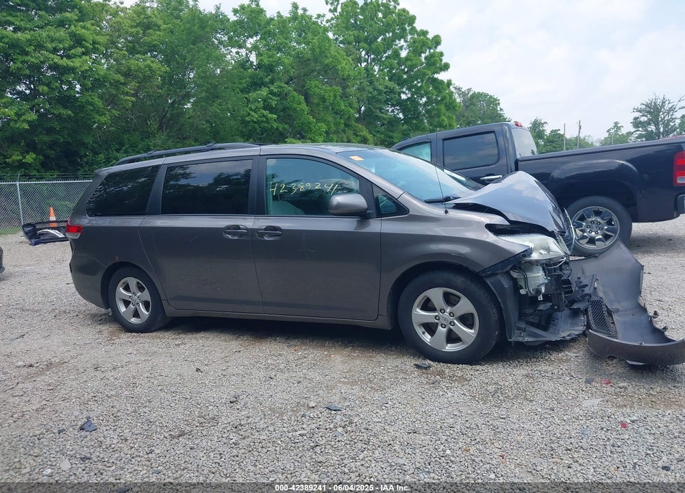 2011 TOYOTA SIENNA LE V6 VIN: 5TDKK3DC1BS045280