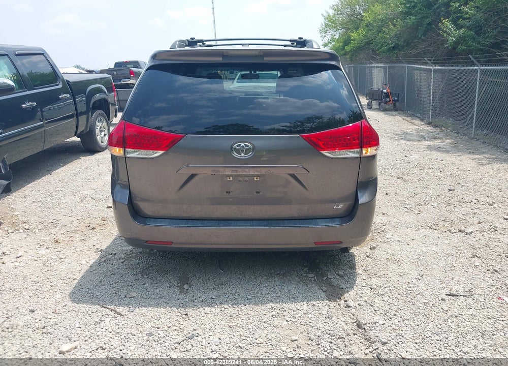 2011 TOYOTA SIENNA LE V6 VIN: 5TDKK3DC1BS045280