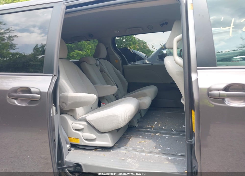 2011 TOYOTA SIENNA LE V6 VIN: 5TDKK3DC1BS045280