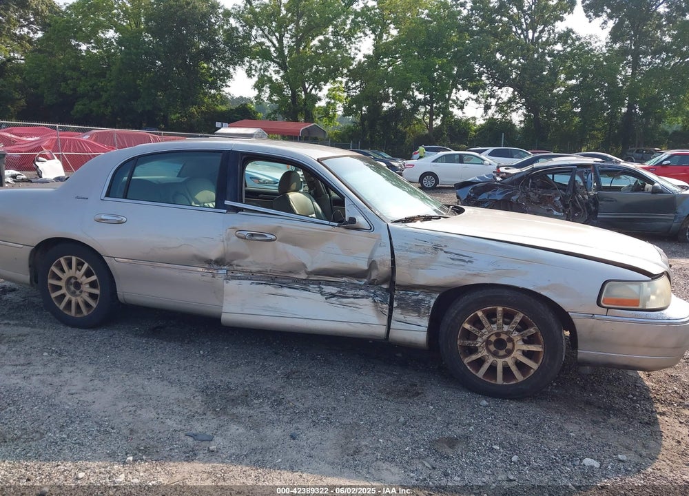 2006 LINCOLN TOWN CAR VIN: 1LNHM81W96Y603544