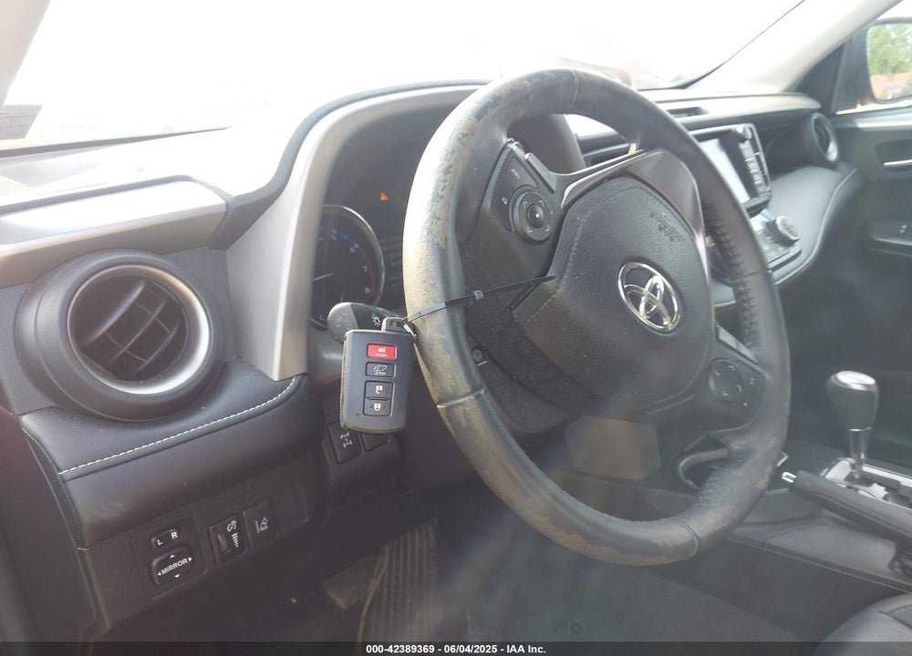 2017 TOYOTA RAV4 VIN: 2T3DFREV1HW636264