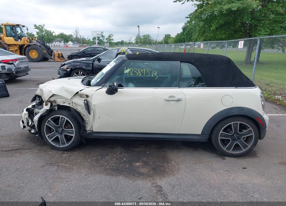 2011 MINI COOPER S VIN: WMWZP3C57BTX82937