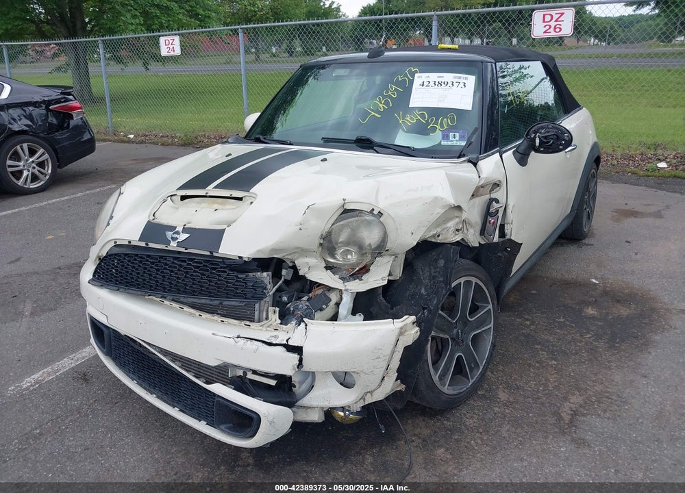 2011 MINI COOPER S VIN: WMWZP3C57BTX82937
