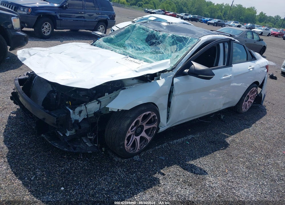 2022 HYUNDAI ELANTRA VIN: 5NPLM4AG1NH055880