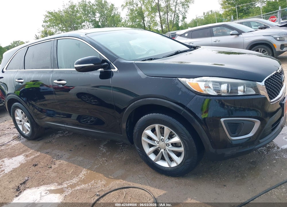 2016 KIA SORENTO VIN: 5XYPG4A30GG023633