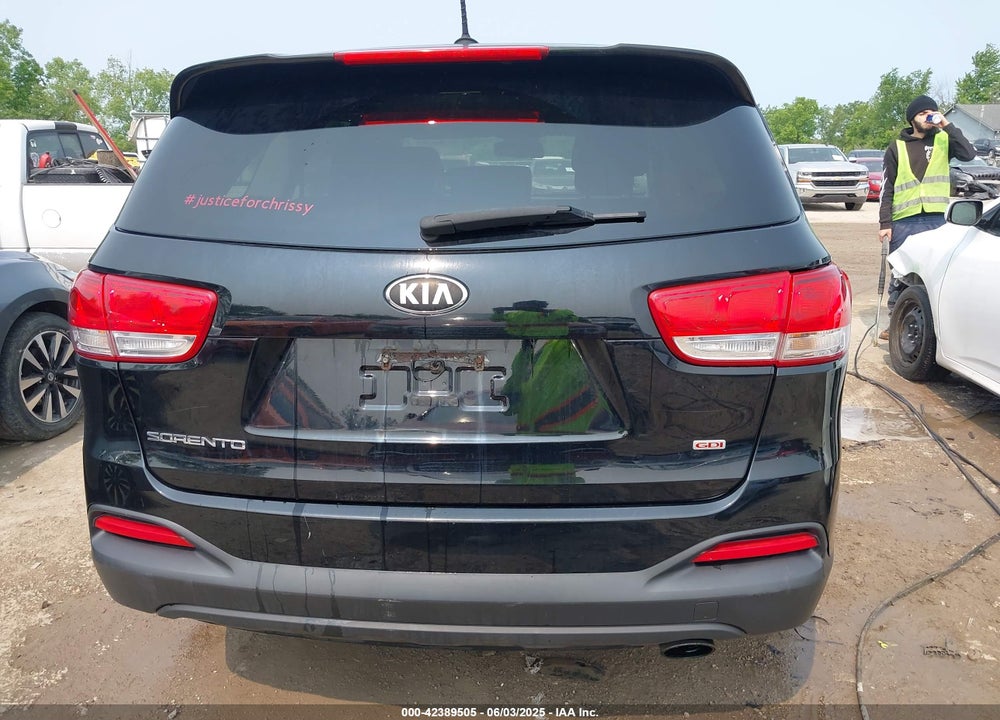 2016 KIA SORENTO VIN: 5XYPG4A30GG023633