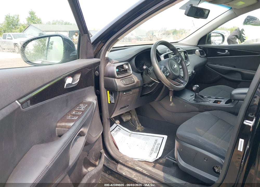 2016 KIA SORENTO VIN: 5XYPG4A30GG023633