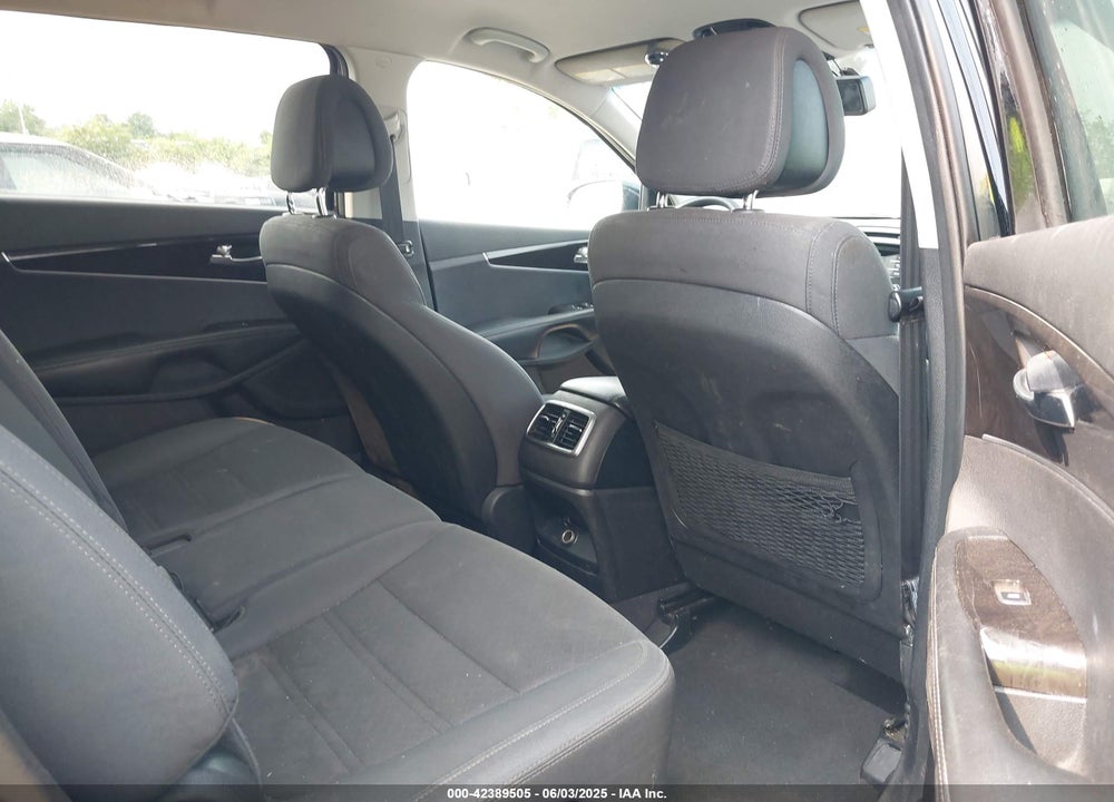 2016 KIA SORENTO VIN: 5XYPG4A30GG023633