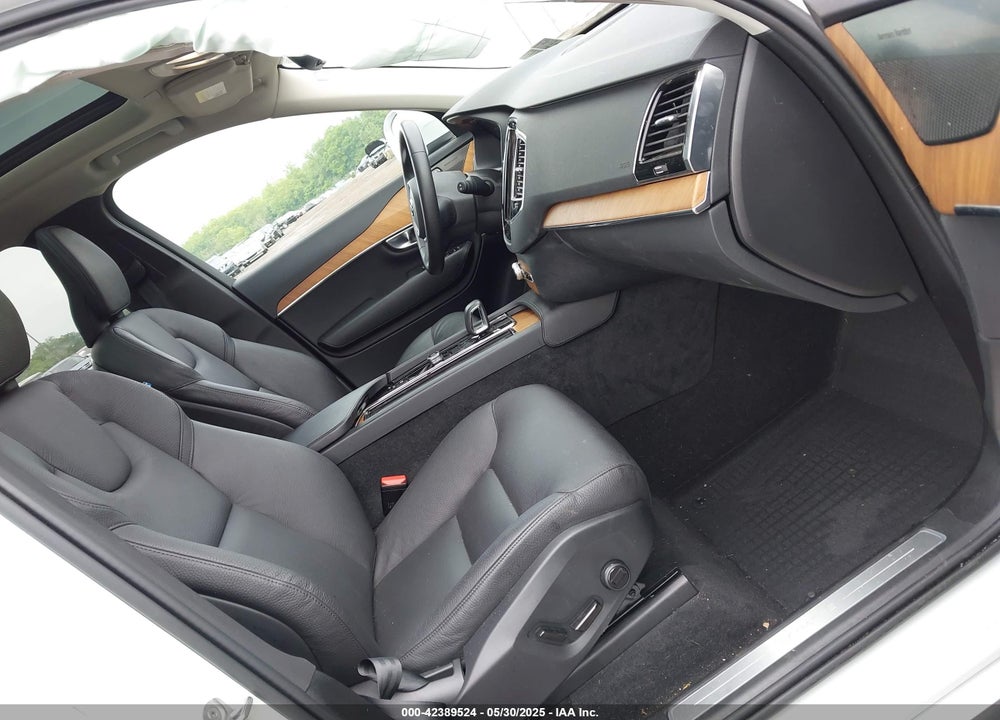 2023 VOLVO XC90 RECHARGE PLUG-IN HYBRID T8 PLUS 6-SEATER VIN: YV4H600N2P1975520