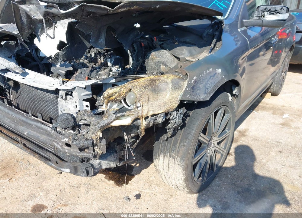 2016 VOLVO XC60 VIN: YV440MDMXG2792045