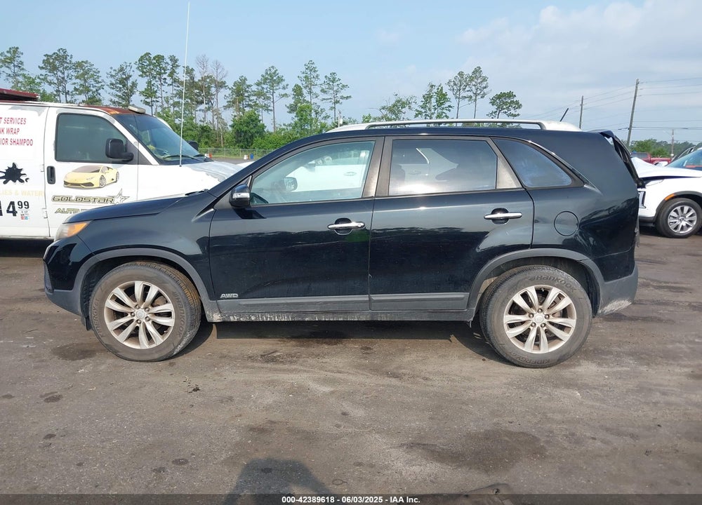 2011 KIA SORENTO LX V6 VIN: 5XYKTDA25BG079492