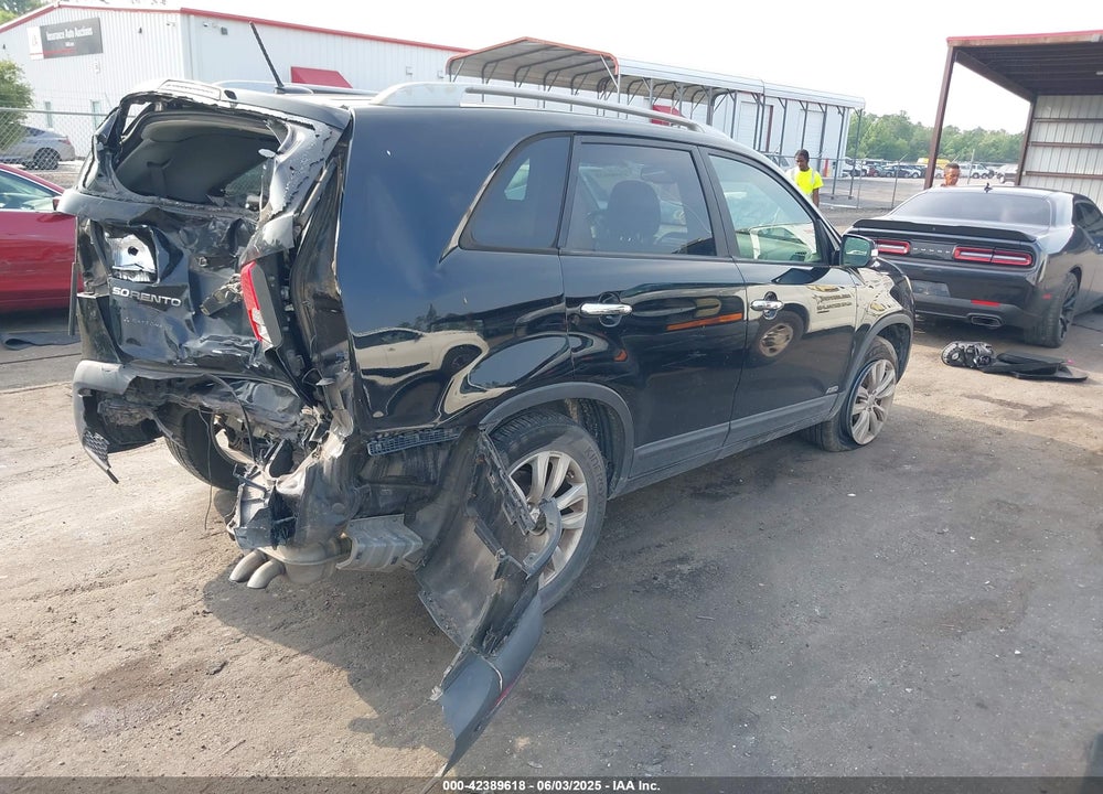 2011 KIA SORENTO LX V6 VIN: 5XYKTDA25BG079492