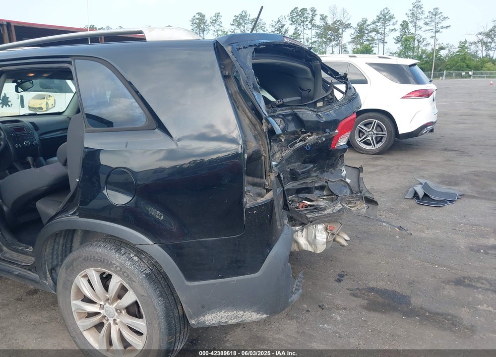 2011 KIA SORENTO LX V6 VIN: 5XYKTDA25BG079492