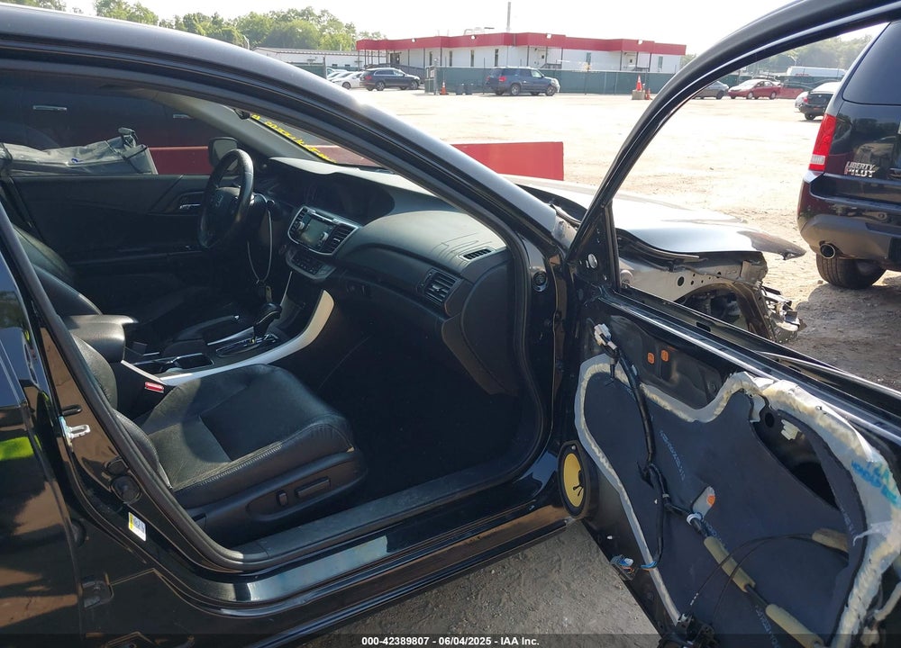 2013 HONDA ACCORD VIN: 1HGCR2F81DA086528