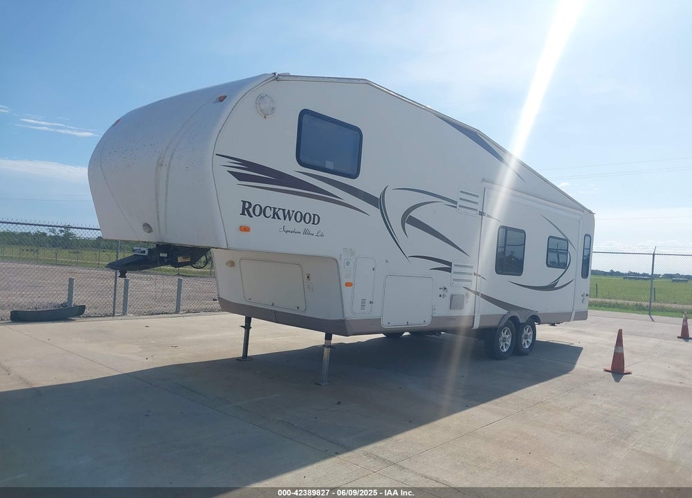 2010 ROCKWOOD SIGNATURE ULTRA LITE VIN: 4X4FRLD2XA1830892