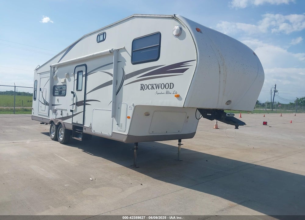 2010 ROCKWOOD SIGNATURE ULTRA LITE VIN: 4X4FRLD2XA1830892