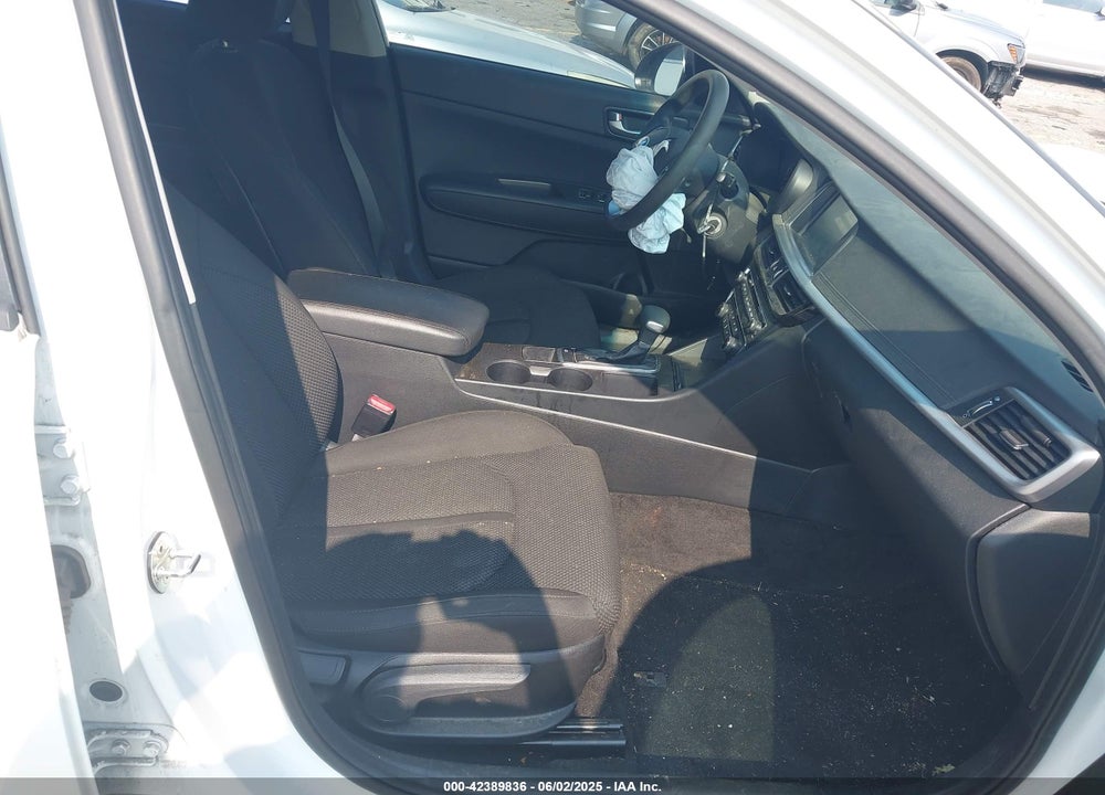2019 KIA OPTIMA VIN: 5XXGT4L38KG276754