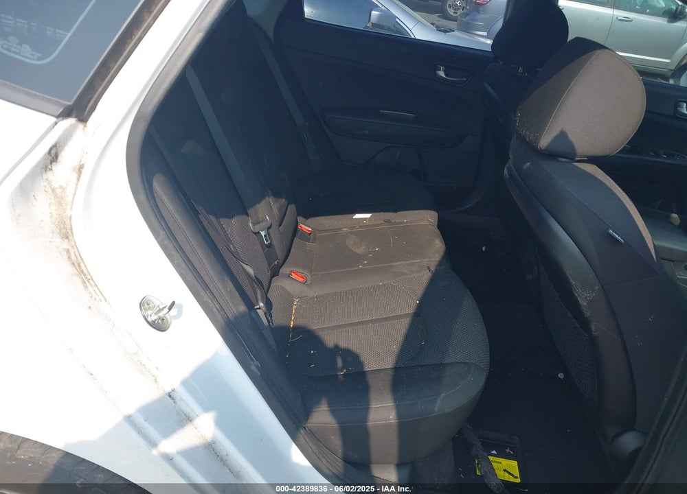 2019 KIA OPTIMA VIN: 5XXGT4L38KG276754