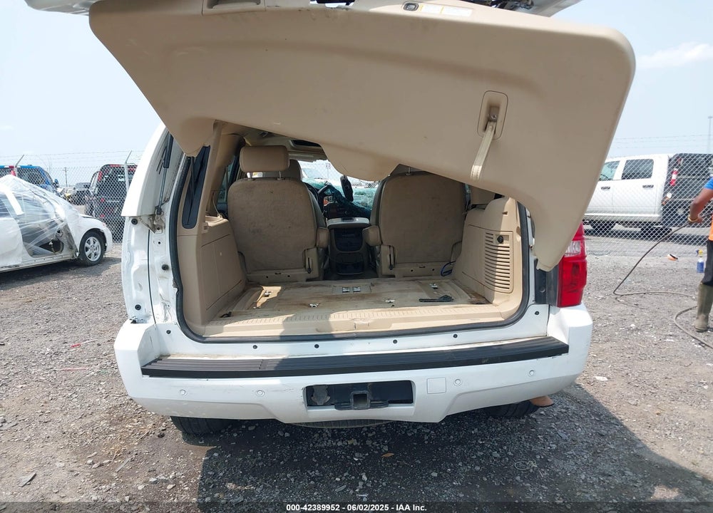 2008 CHEVROLET TAHOE VIN: 1GNFC13098R136015