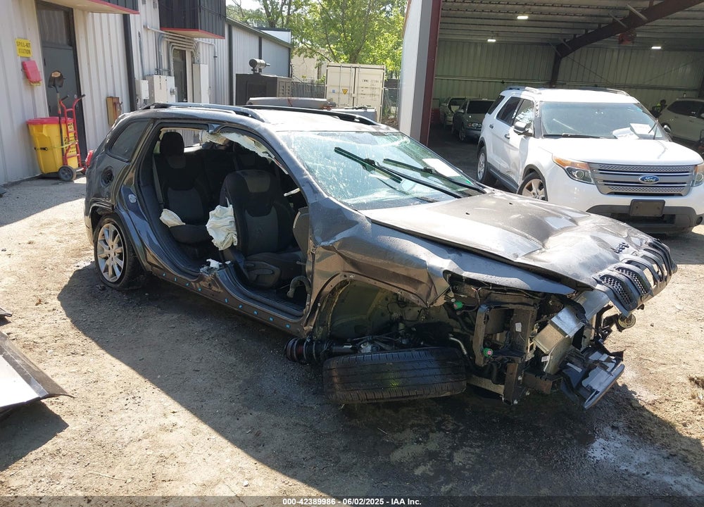 2018 JEEP CHEROKEE LATITUDE TECH CONNECT FWD VIN: 1C4PJLCB2JD605058