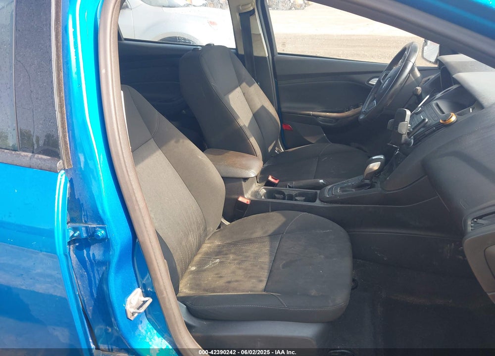 2015 FORD FOCUS SE VIN: 1FADP3F25FL230220