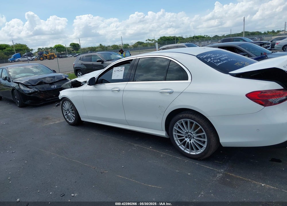 2022 MERCEDES-BENZ E VIN: W1KZF8DB8NB029005