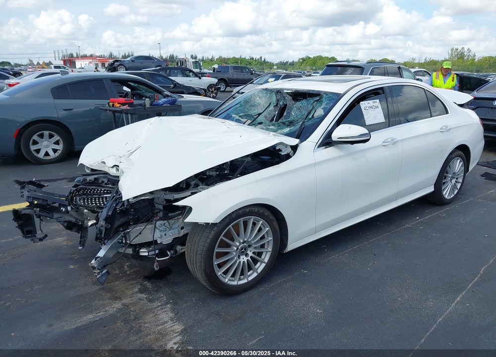 2022 MERCEDES-BENZ E VIN: W1KZF8DB8NB029005