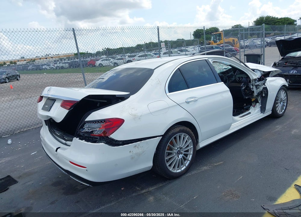 2022 MERCEDES-BENZ E VIN: W1KZF8DB8NB029005