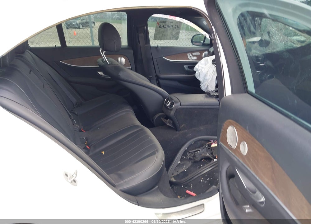 2022 MERCEDES-BENZ E VIN: W1KZF8DB8NB029005
