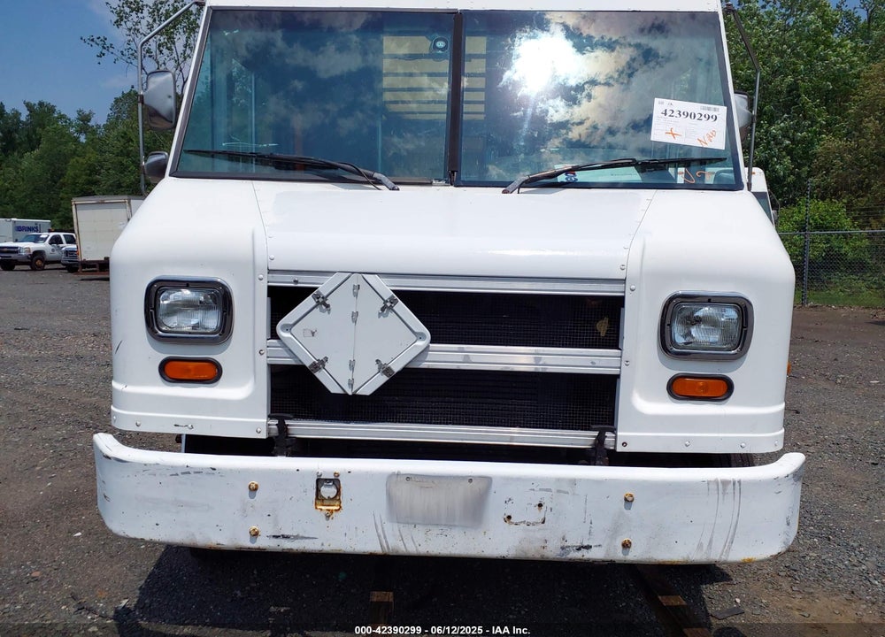 2001 FREIGHTLINER CHASSIS M LINE WALK-IN VAN VIN: 4UZAANBW81CH53290