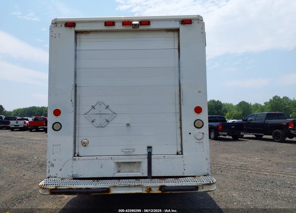 2001 FREIGHTLINER CHASSIS M LINE WALK-IN VAN VIN: 4UZAANBW81CH53290