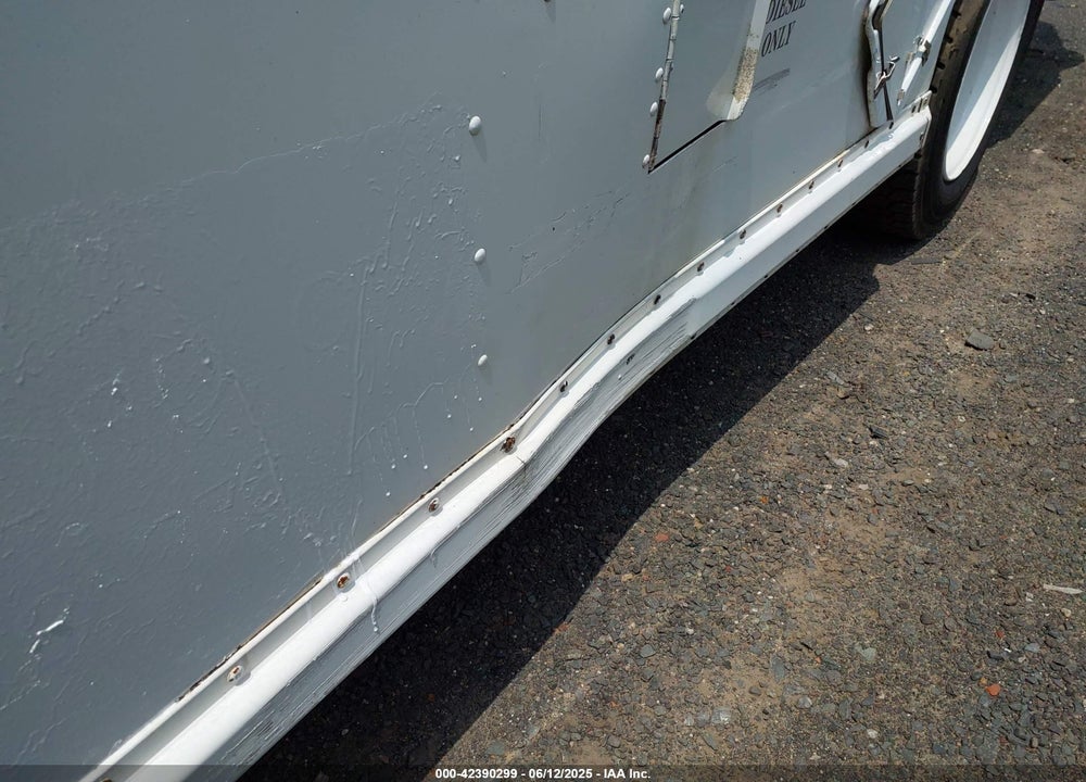 2001 FREIGHTLINER CHASSIS M LINE WALK-IN VAN VIN: 4UZAANBW81CH53290