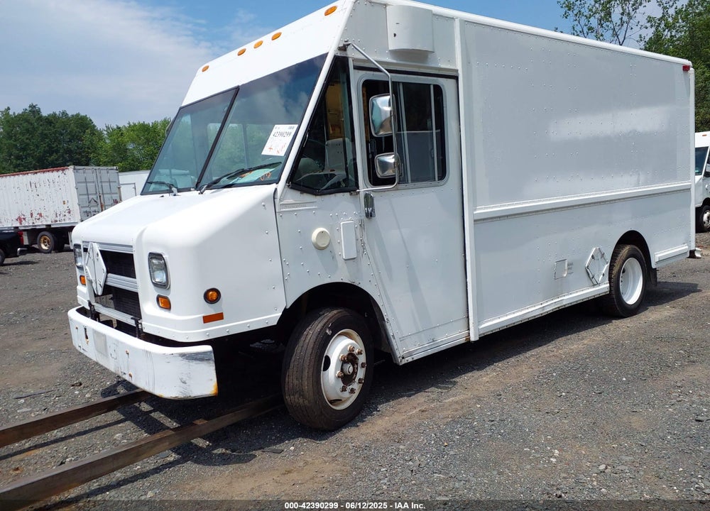 2001 FREIGHTLINER CHASSIS M LINE WALK-IN VAN VIN: 4UZAANBW81CH53290