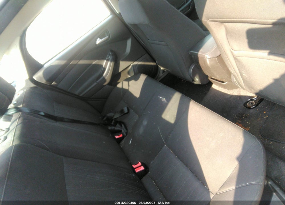 2016 FORD FOCUS SE VIN: 1FADP3F27GL222153