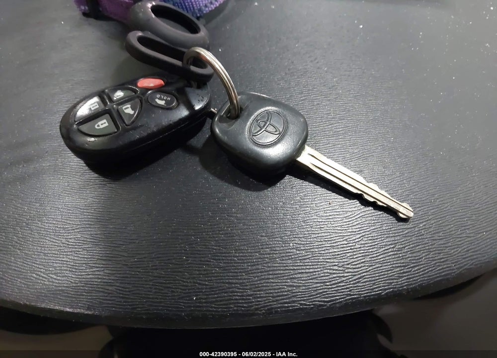 2013 TOYOTA SIENNA XLE V6 8 PASSENGER VIN: 5TDYK3DCXDS313143