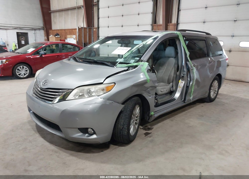 2013 TOYOTA SIENNA XLE V6 8 PASSENGER VIN: 5TDYK3DCXDS313143